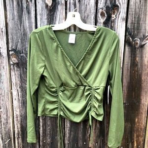 No boundaries crop top
Size: large - true to size